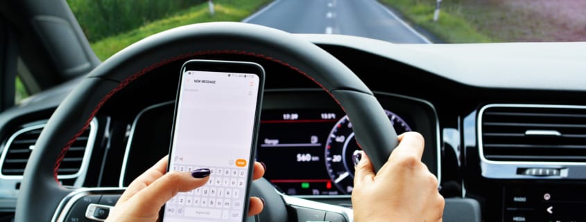 driver texting and driving at same time